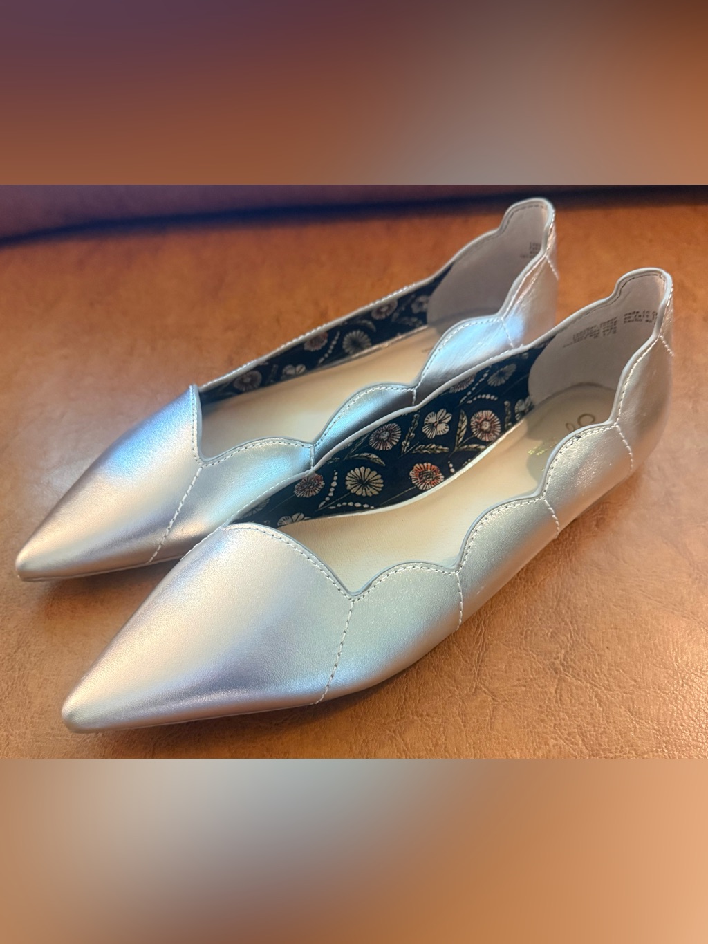 Seychelles Leather Silver Metallic Ballet Flats Scalloped Pointed Toe 8.5